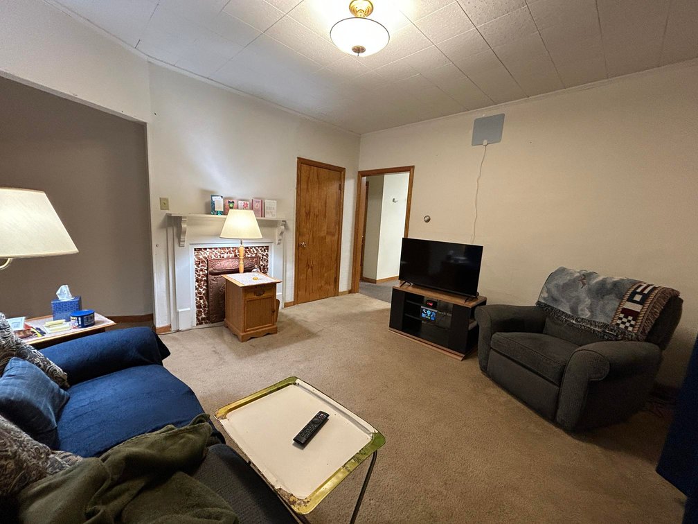 Image for Well-maintained 2 Bedroom with Garage Apartment in Clarksburg