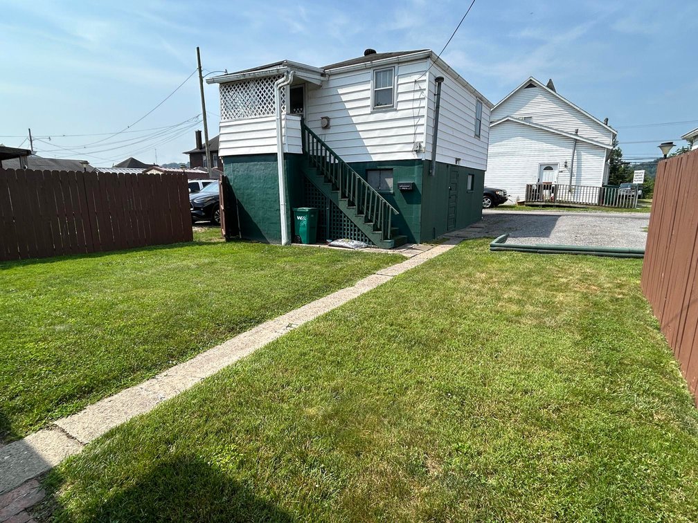 Image for Well-maintained 2 Bedroom with Garage Apartment in Clarksburg