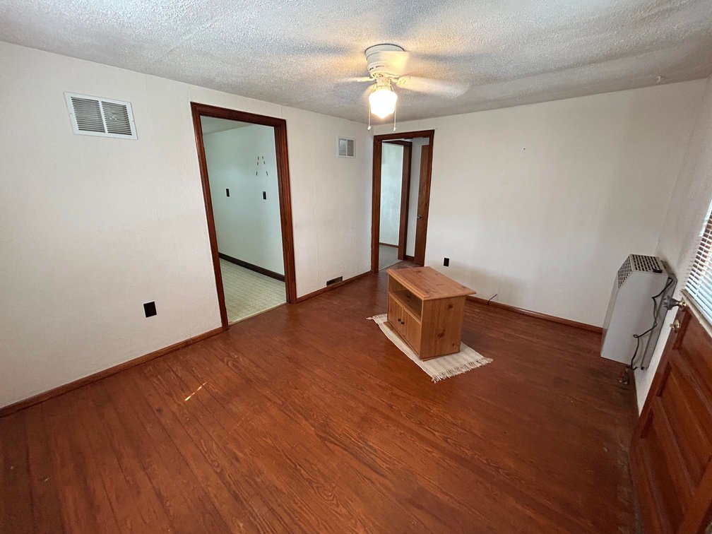 Image for Well-maintained 2 Bedroom with Garage Apartment in Clarksburg