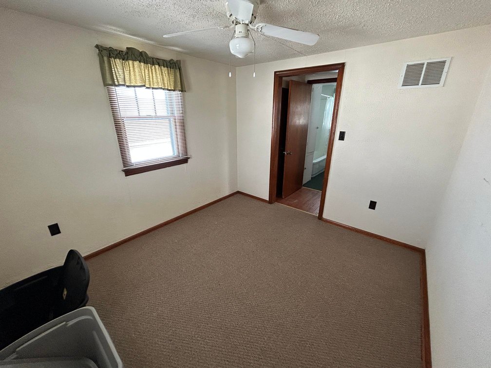 Image for Well-maintained 2 Bedroom with Garage Apartment in Clarksburg