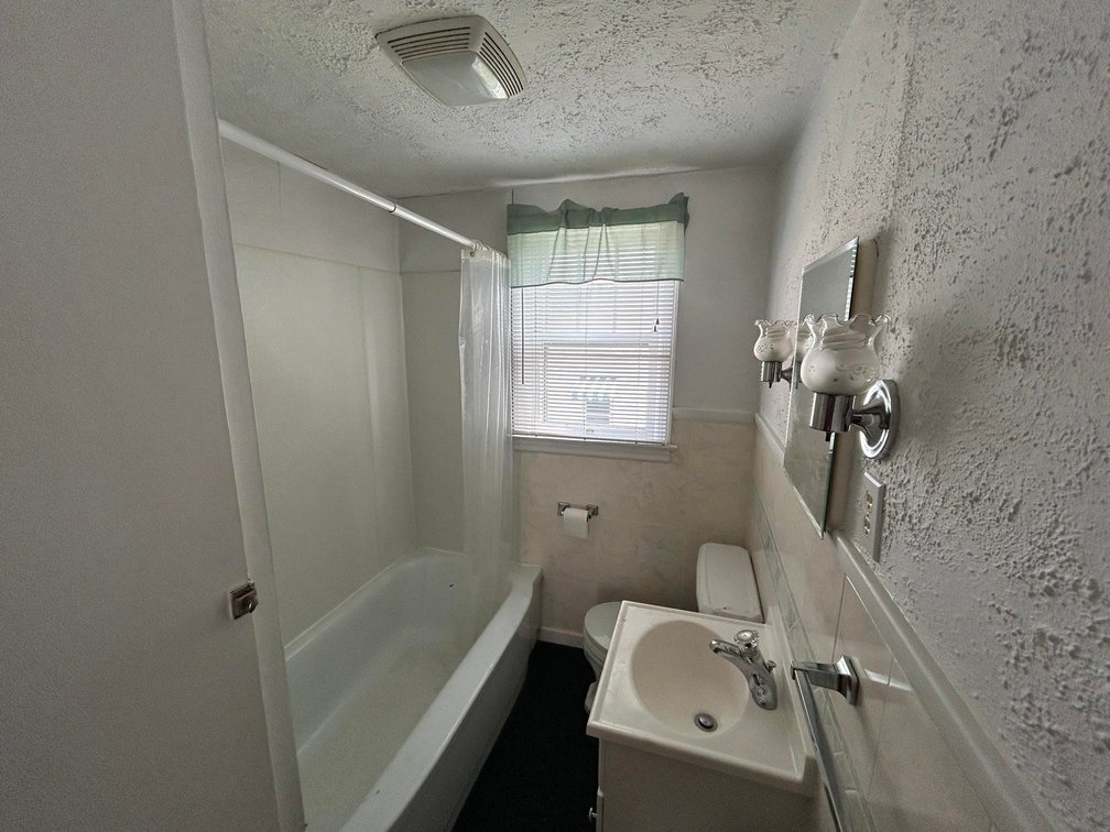 Image for Well-maintained 2 Bedroom with Garage Apartment in Clarksburg