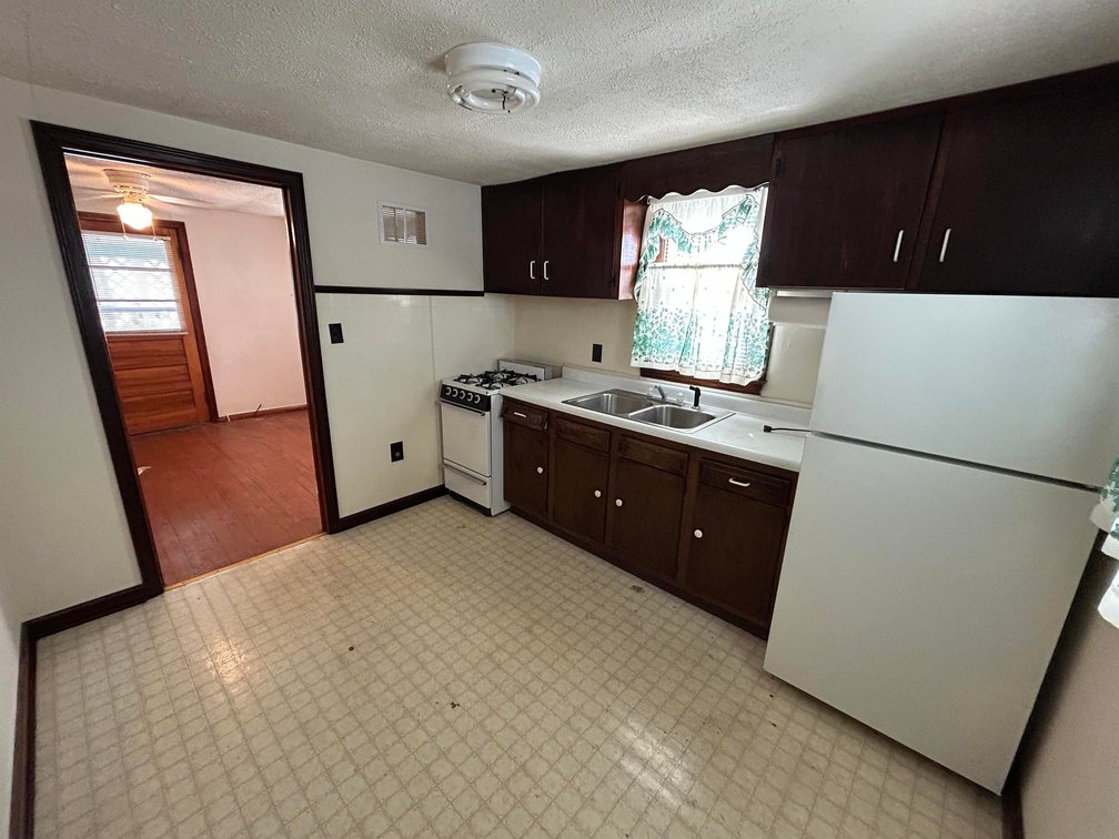Image for Well-maintained 2 Bedroom with Garage Apartment in Clarksburg