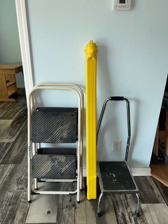 3 Step stools, level with case