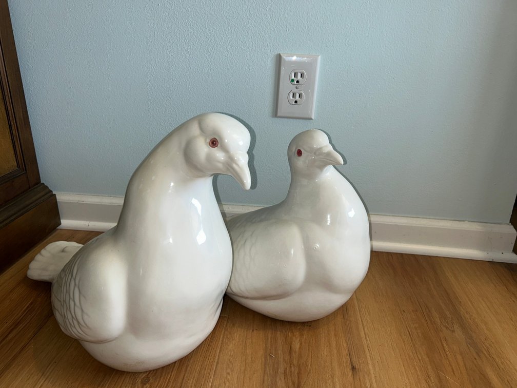 2 Decorative birds