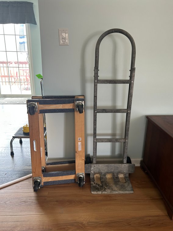 2 Floor dollys, 1 stand up dolly