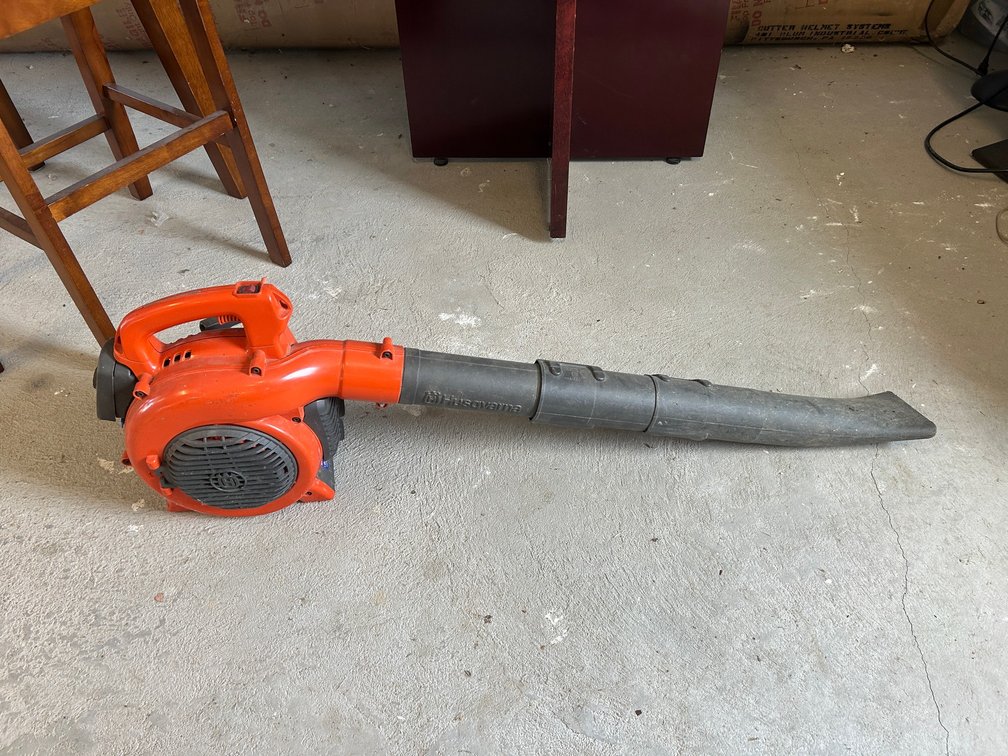 Gas Powered Husqvarna 125 B Leaf Blower