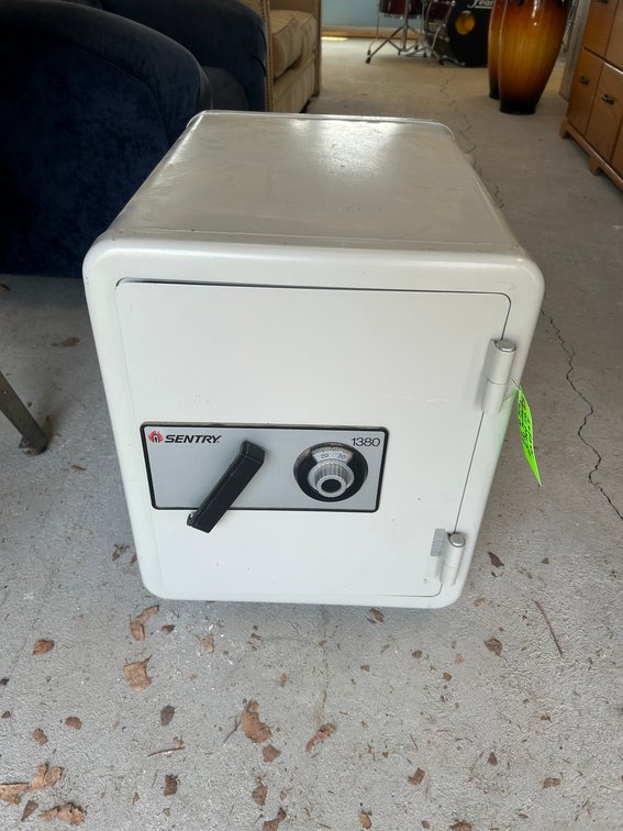 Sentry 1380 Safe