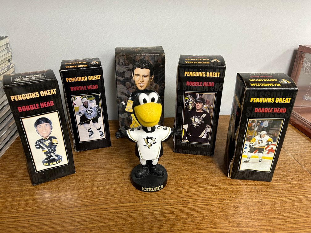 6 Pittsburgh Penguins bobble heads