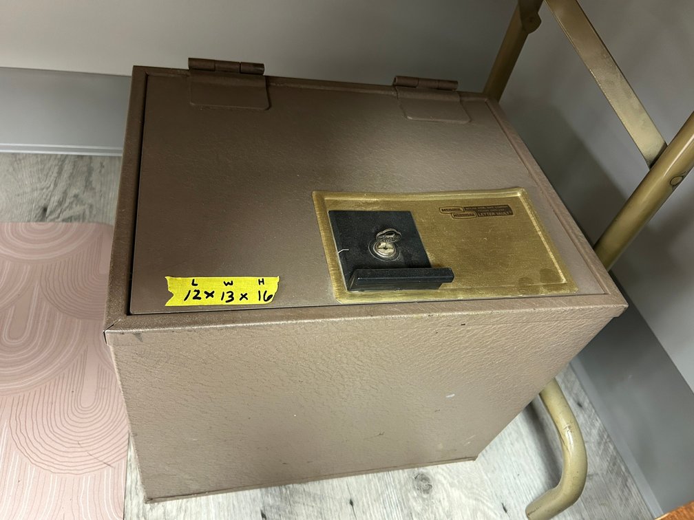 Metal safe