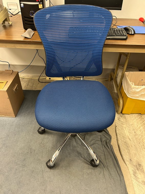 Swivel office chair
