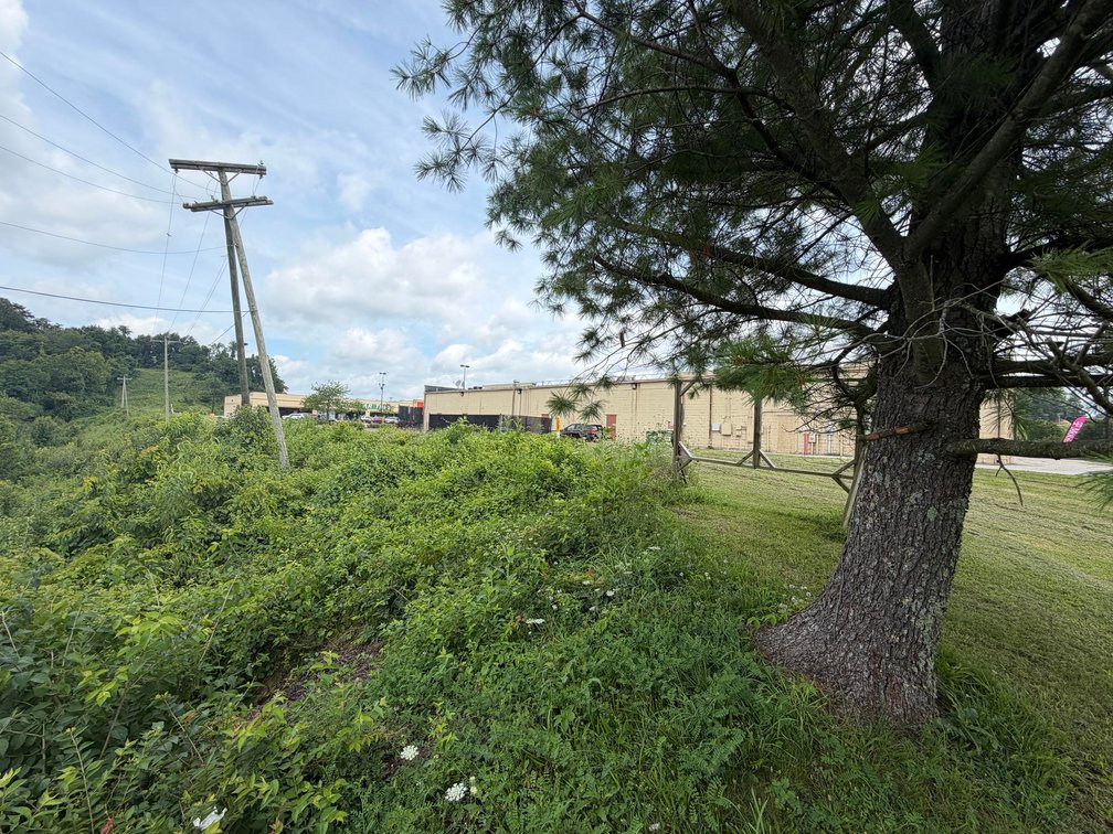 Image for 114 Acres Adjoining to Big Box Brands in Nitro/Cross Lanes Market