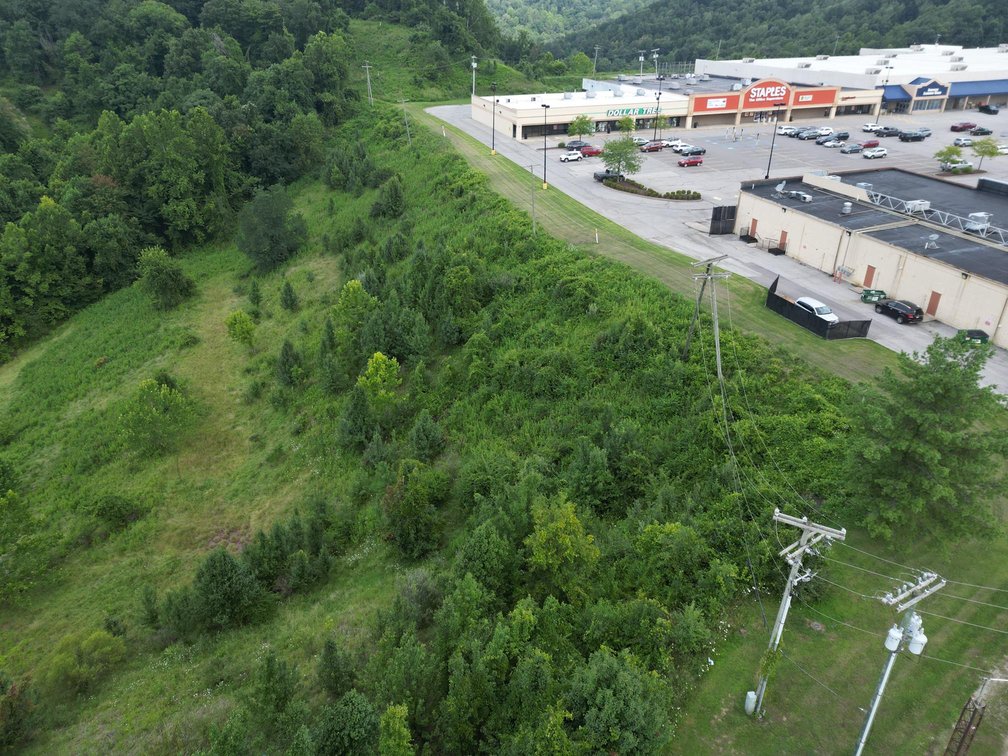 Image for 114 Acres Adjoining to Big Box Brands in Nitro/Cross Lanes Market