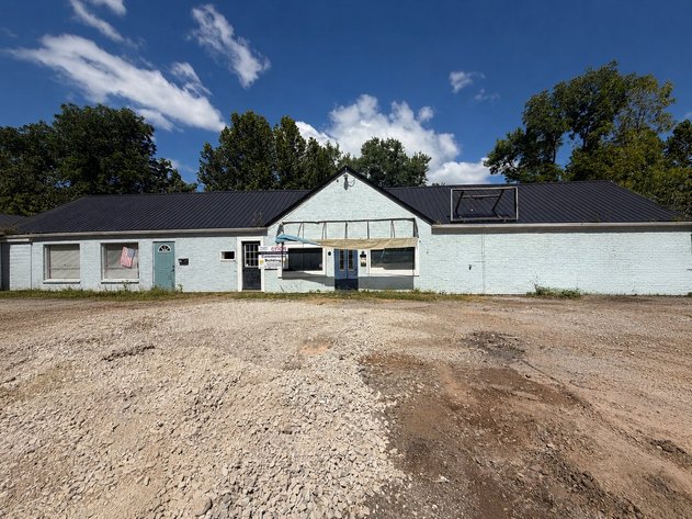 Image for Commercial Building with Apartments in Ripley Selling to the Highest Bidder