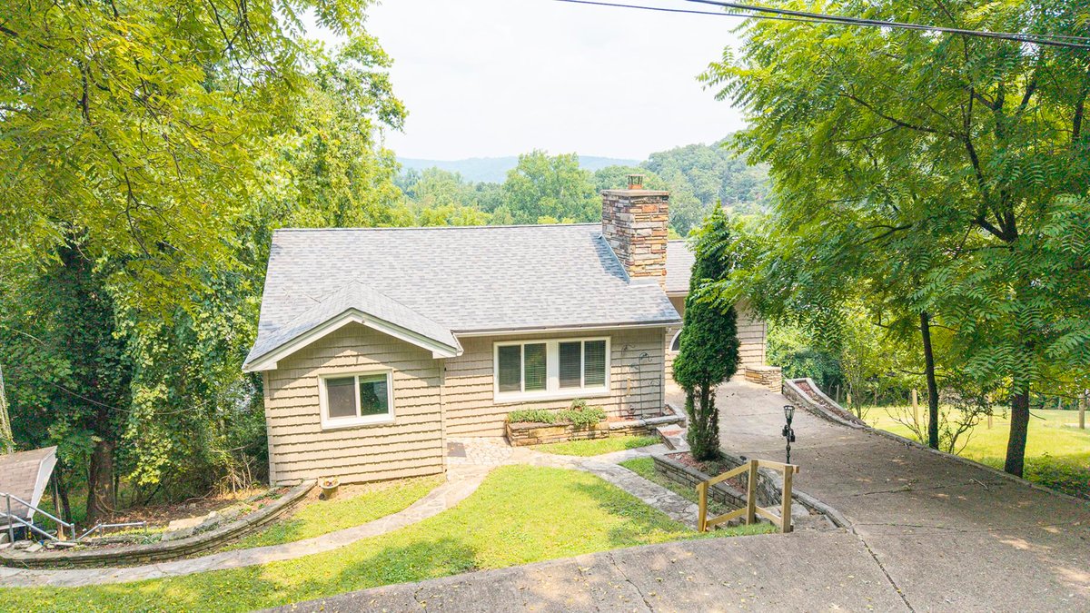 Image for Beautifully Updated 4-Bedroom Home in South Charleston