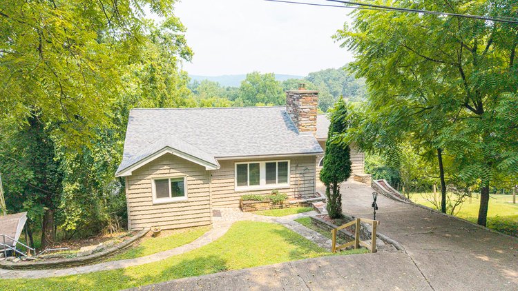 Image for Beautifully Updated 4-Bedroom Home in South Charleston