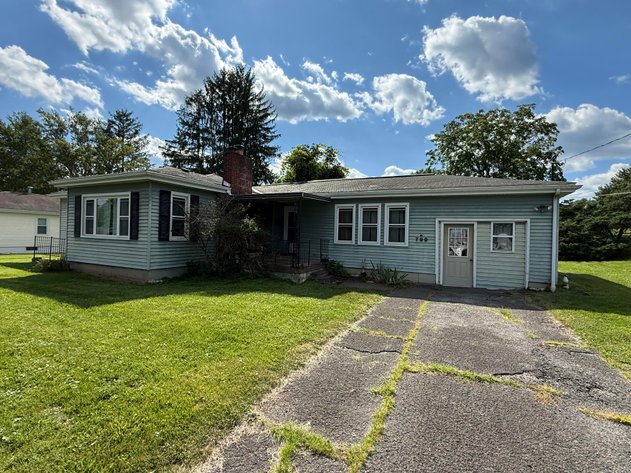 Image for 3 Bedroom on a Spacious Bridgeport Lot Selling to the Highest Bidder