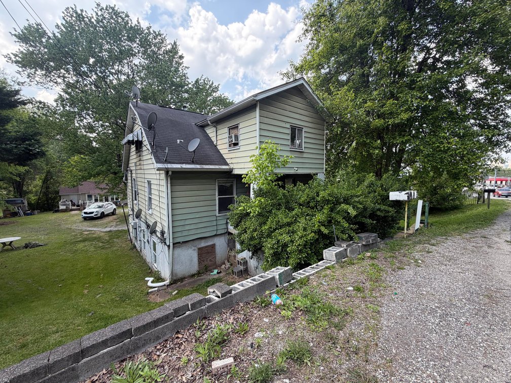 Image for SOLD $28,875 - 3-Unit Apartment Building in Nitro