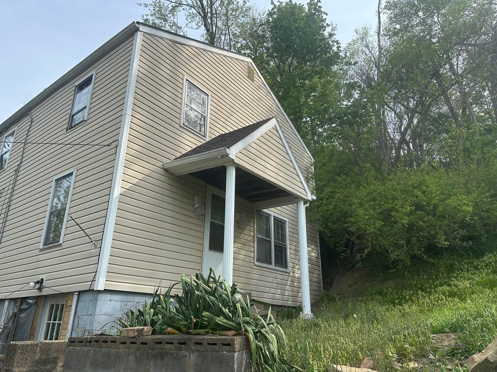 Image for SOLD - 4 Bedroom Ready for a Remodel in the Warwood Section of Wheeling