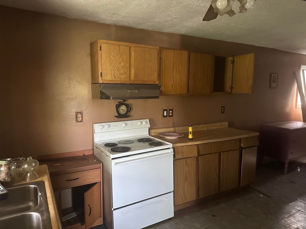 Image for SOLD - 4 Bedroom Ready for a Remodel in the Warwood Section of Wheeling