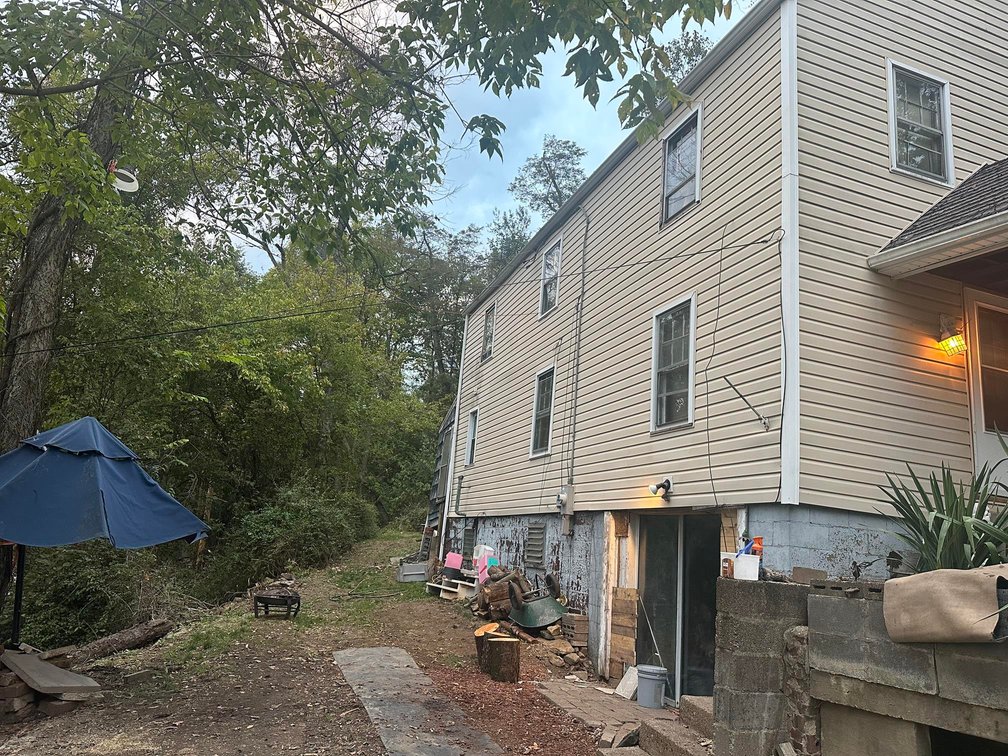 Image for SOLD - 4 Bedroom Ready for a Remodel in the Warwood Section of Wheeling