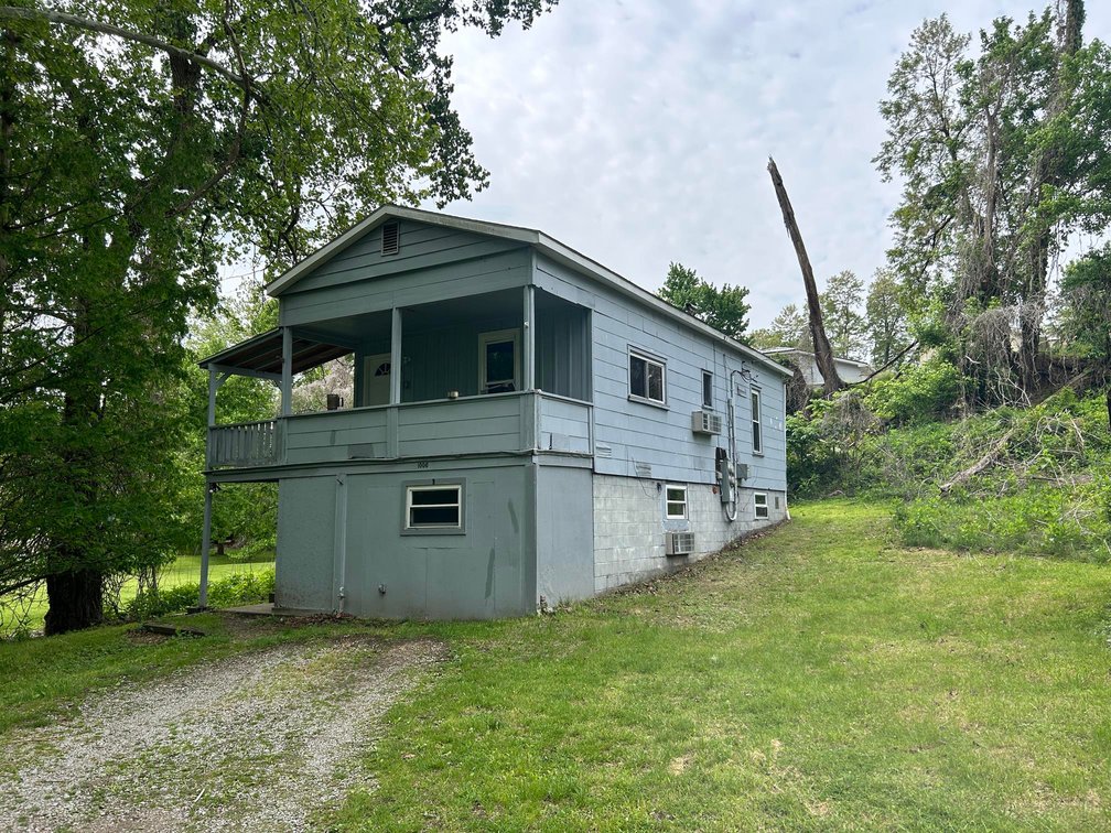 Image for SOLD $100,100 - Triplex and Duplex on a Nice Lot in Vienna