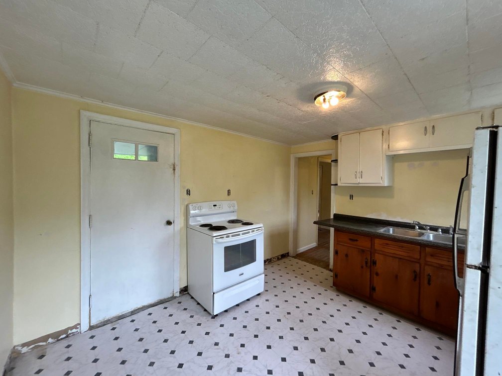 Image for SOLD $100,100 - Triplex and Duplex on a Nice Lot in Vienna