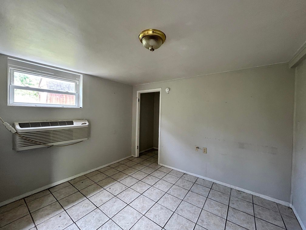 Image for SOLD $100,100 - Triplex and Duplex on a Nice Lot in Vienna