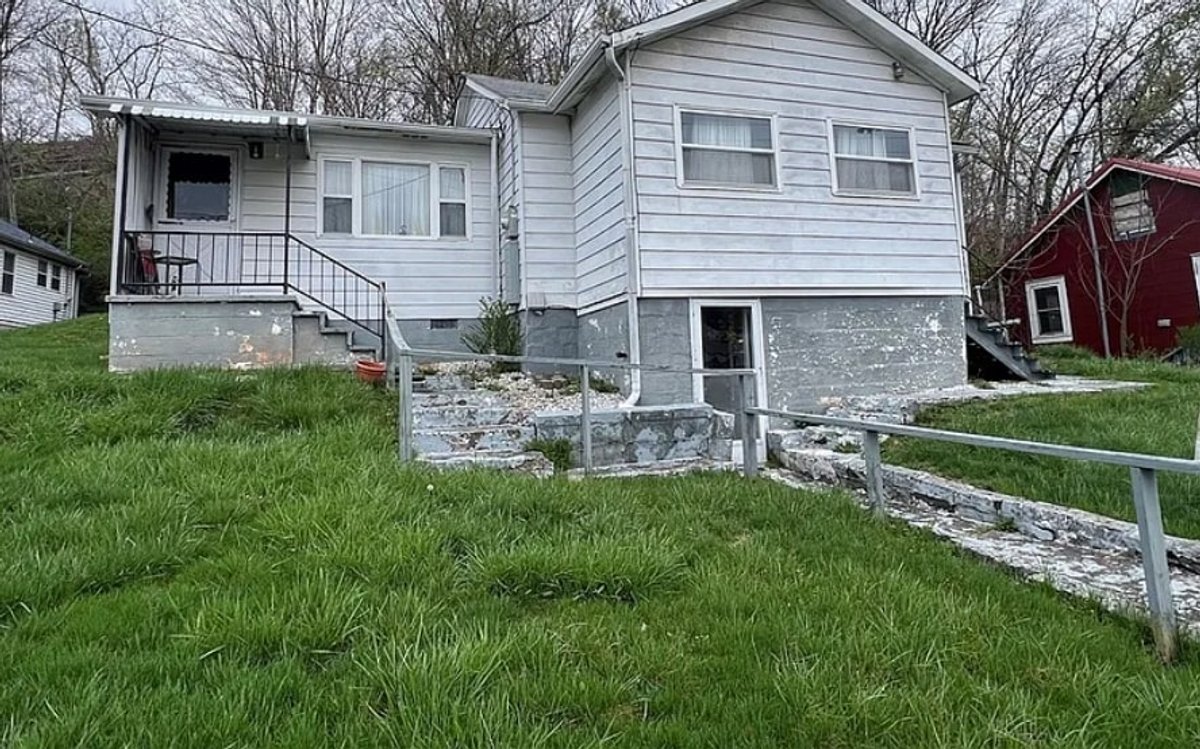 Image for SOLD $35,200 - Cozy Home in Dunbar