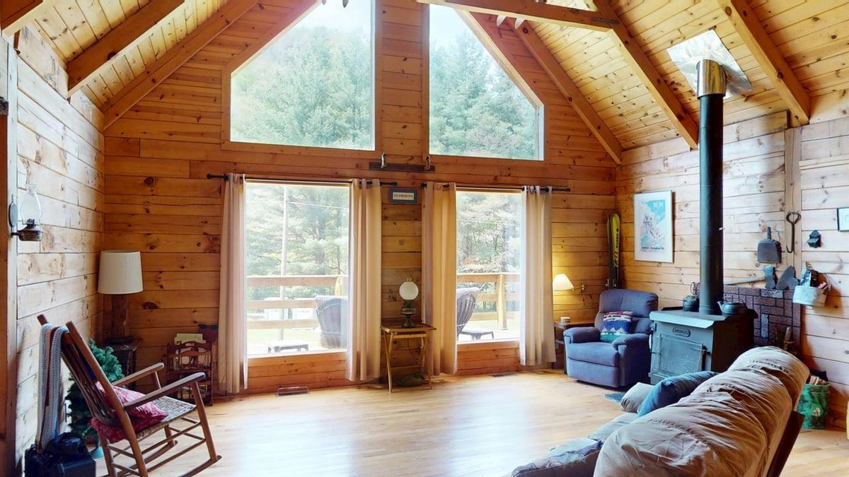 Image for SOLD $258,500 - Beautiful Log Home on 4 Acres Minutes from The Elk Springs Resort