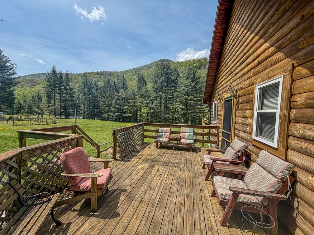 Image for SOLD $258,500 - Beautiful Log Home on 4 Acres Minutes from The Elk Springs Resort