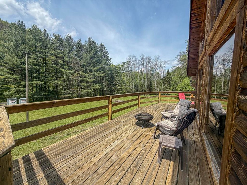 Image for SOLD $258,500 - Beautiful Log Home on 4 Acres Minutes from The Elk Springs Resort