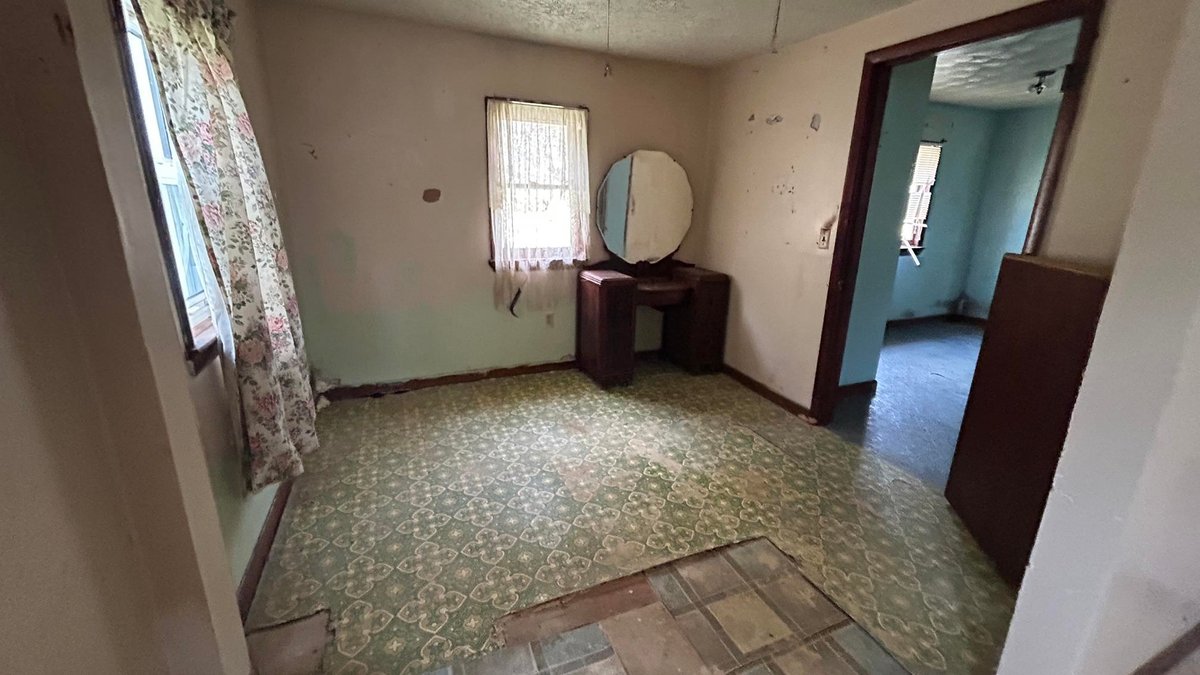 Image for SOLD $88,000 - Rustic Mountain Cottage on Nearly 2.5 Acres in Petersburg Selling to the Highest Bidder