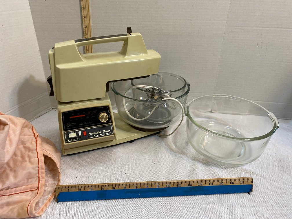 Oster Regency mixer with 3 bowls