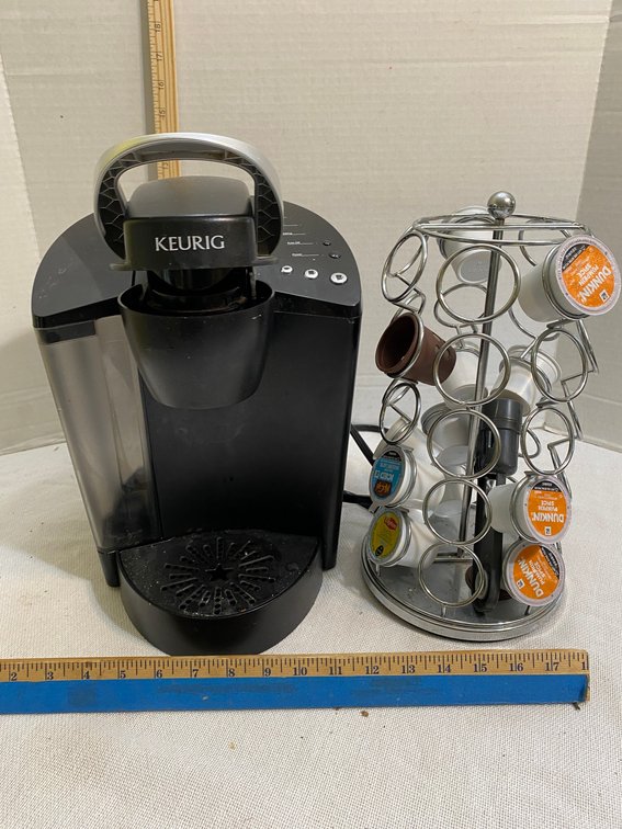 Keurig coffee maker with cup holder