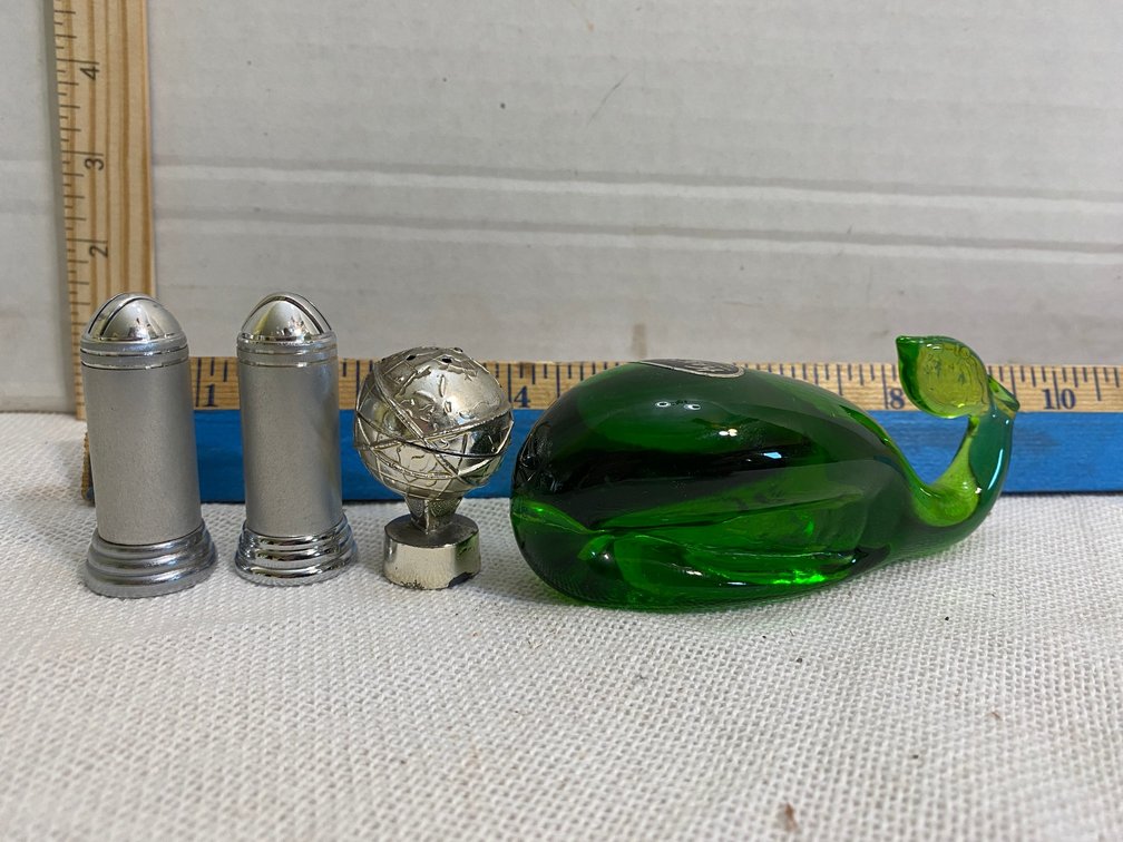 Kanawha glass whale made in Dunbar, WV, World's Fair salt shaker, pair of salt and pepper shakers