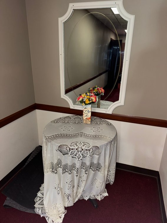 Round Pedestal Accent Table & Mirror