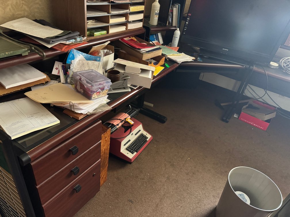 Office Desk - no contents
