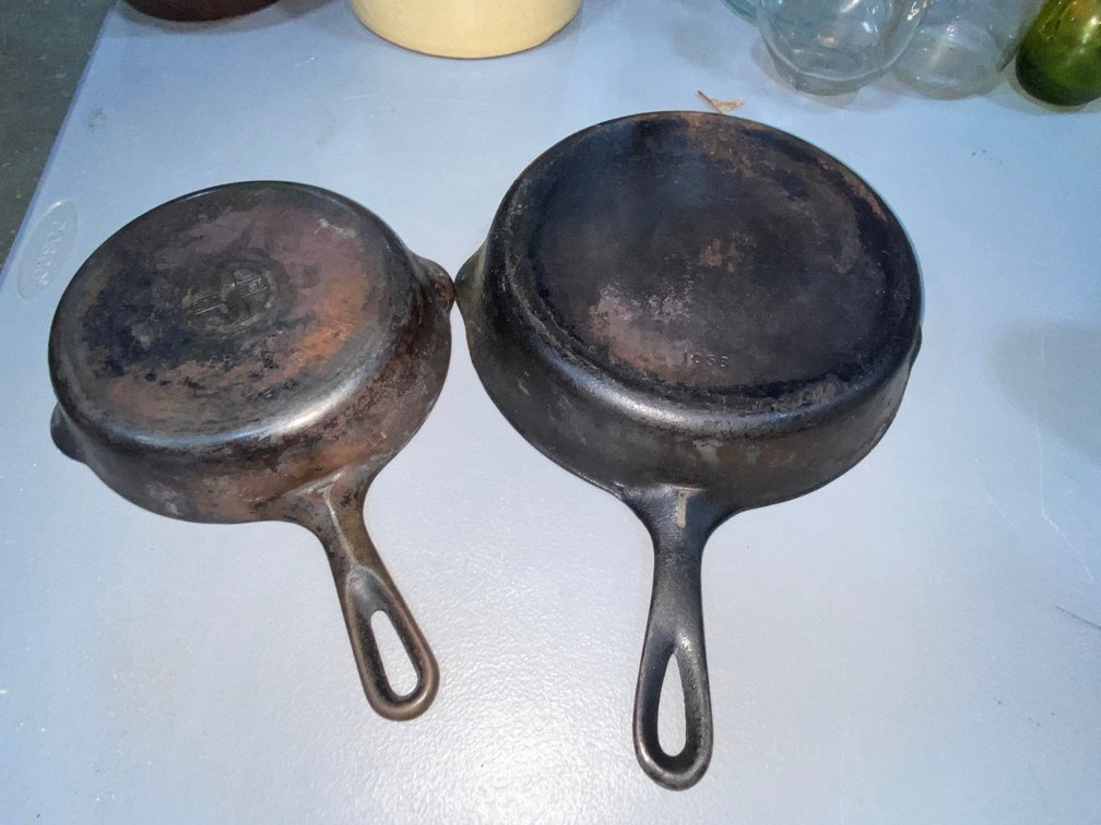 Griswold #5 Cast iron skillet, Wagner Cast iron skillet