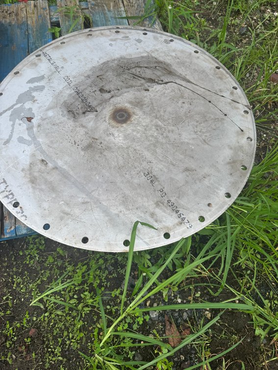 Round metal flange/cover plate