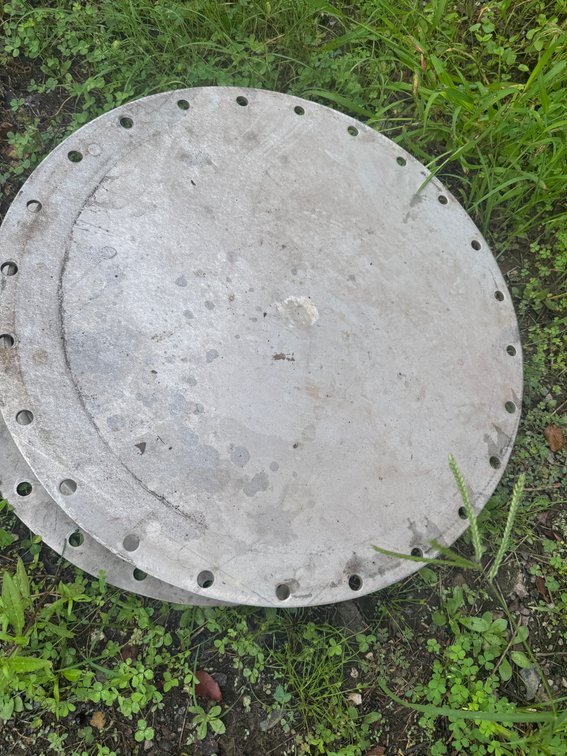 Round metal flange/cover plate