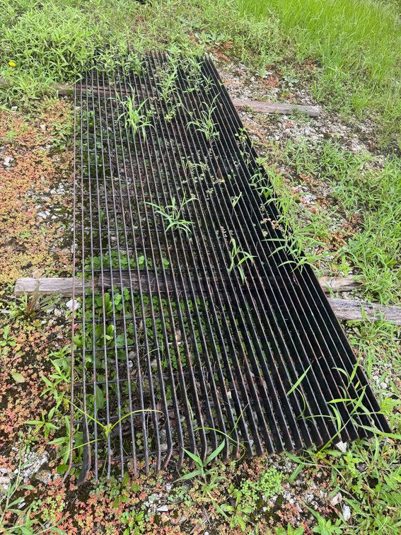 Heavy-duty steel grating/panel.