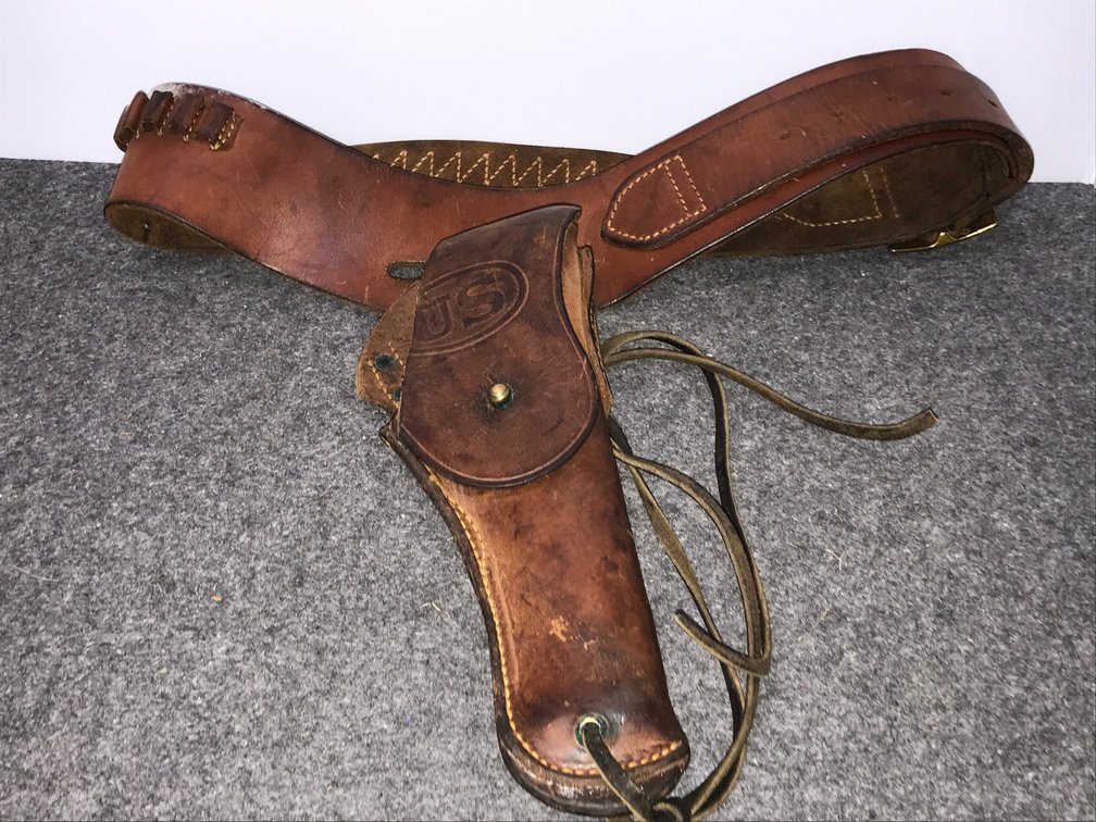 World War 1 M 1916 Milwaukee Saddlery Co, Holster 1944 with Cartridge belt