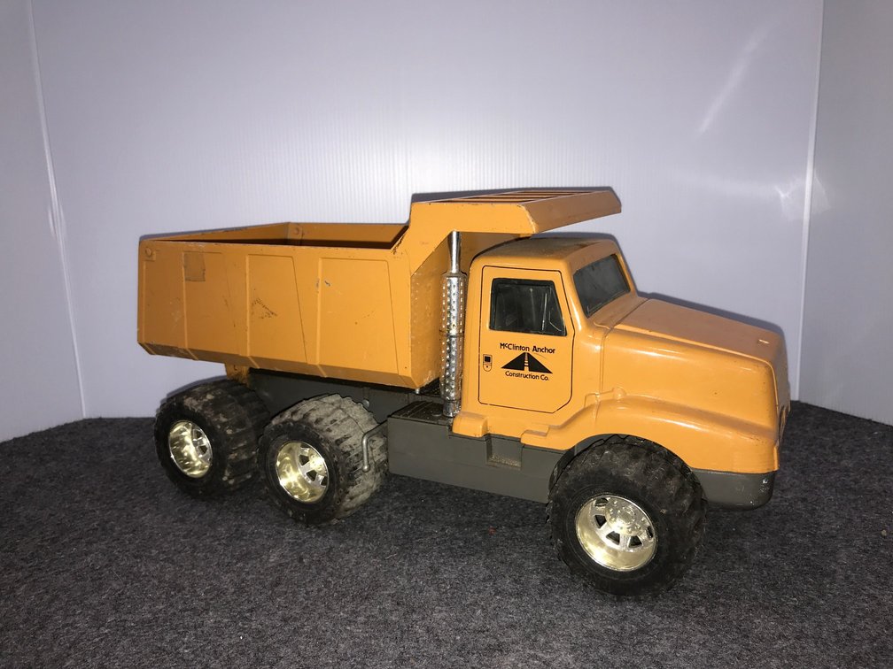 1988 Ertl Hydraulic Dump Truck Dye Cast International