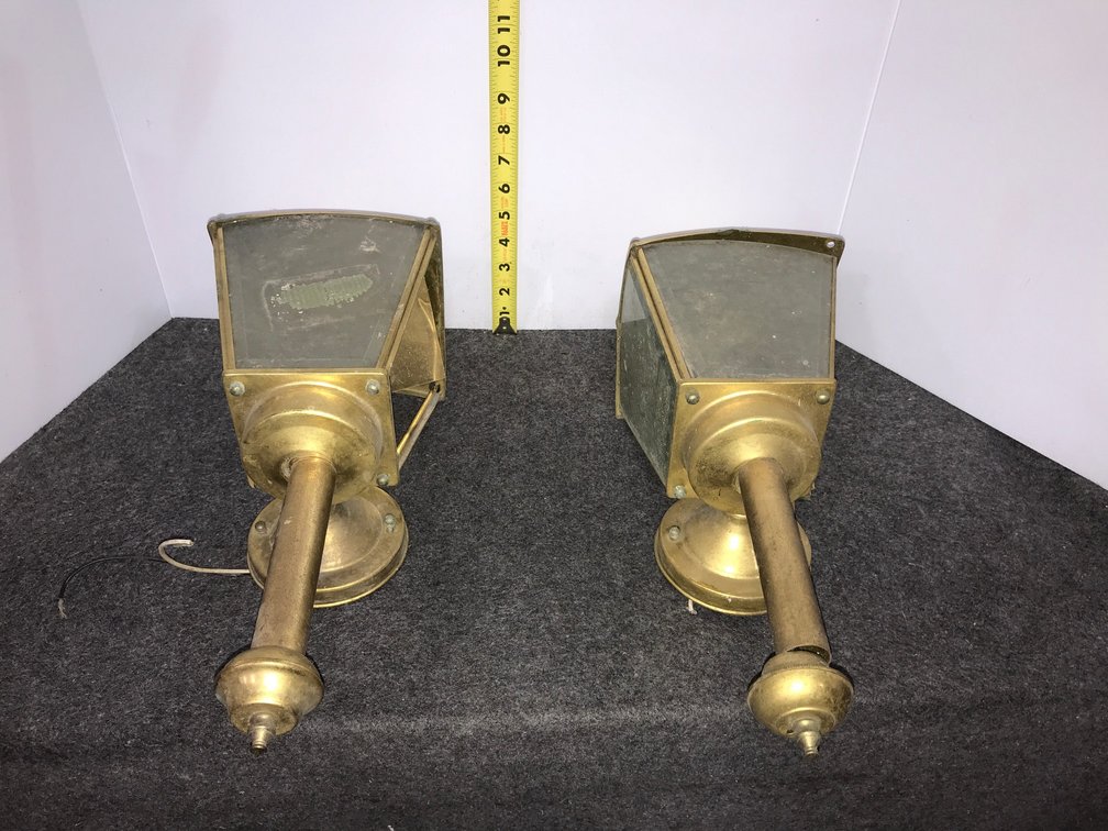 Outdoor carriage style wall sconces