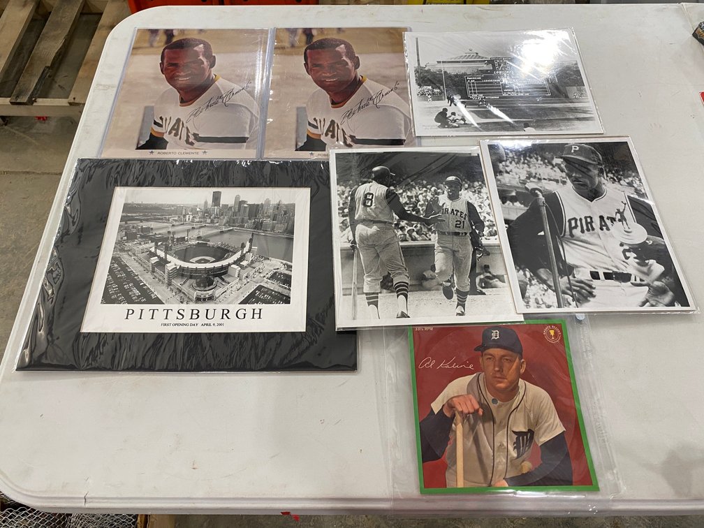 2-Signed Photos of Roberto Clemente