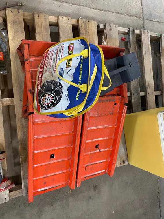 Tire Chains, 2-Metal Ramps
