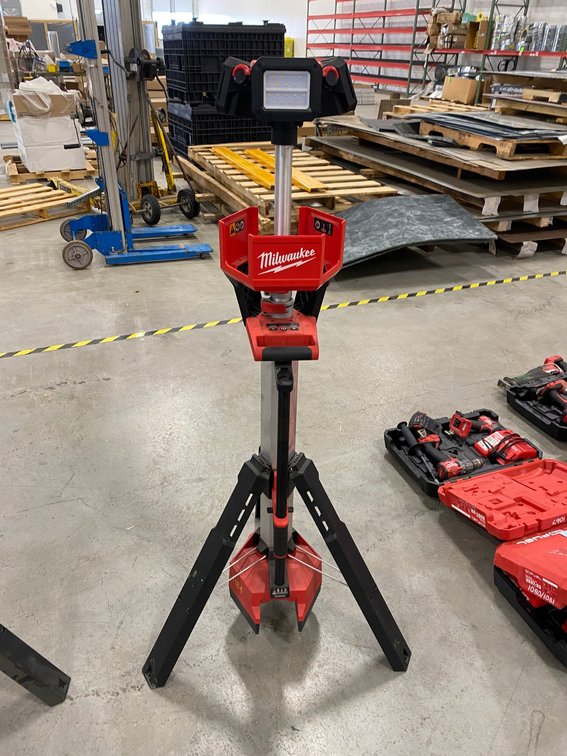 Milwaukee Rocket LED tower light charger