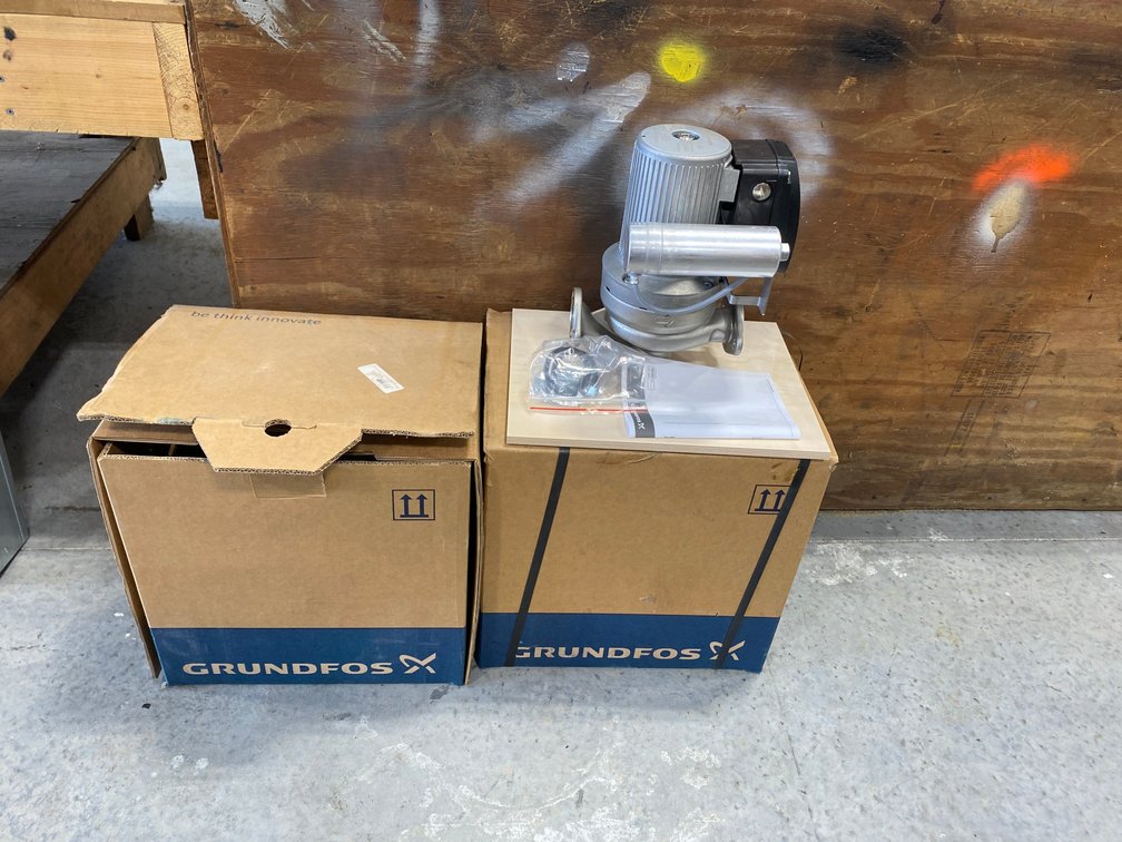 UP Series 200 single speed circulator pump and line wet rotor