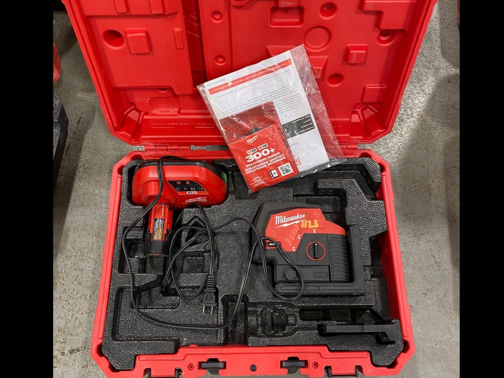 Milwaukee laser, cross line and plumb points laser with battery and charger