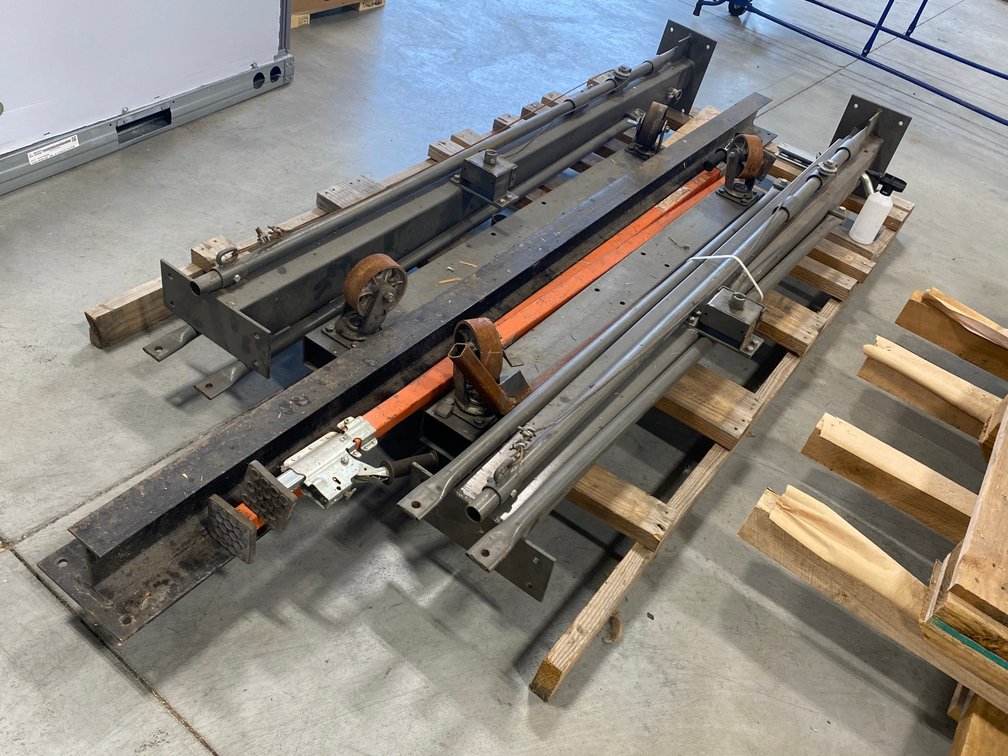 1 Ton Gantry lift with 2 load locks